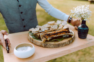 animation culinaire os à moelle par Grand Chemin traiteur et les bulles de bonheur wedding planner